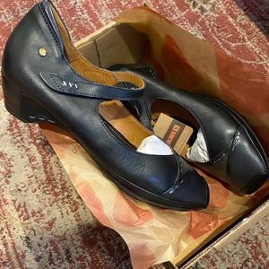 NEW in box w/ tags. Pikolinos black Mary Janes.